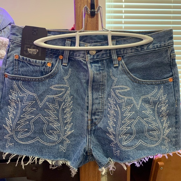 Levi’s 501 Shorts - Picture 2 of 7